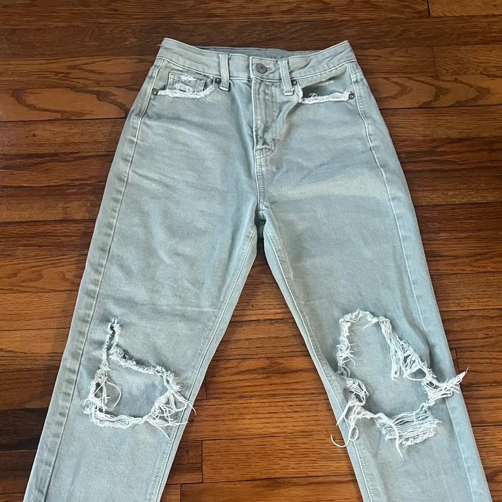 American Eagle Size 0 Cropped Jeans, GUC. Color is gray-green with a straight Le